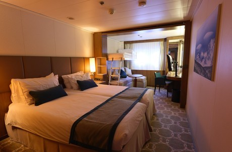 MAIN DECK TRIPLE CABINS