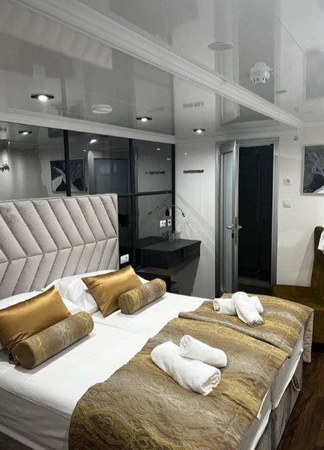 Main Deck Cabin with Balcony