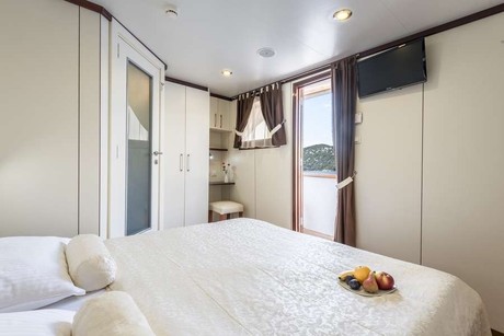 Main deck cabins