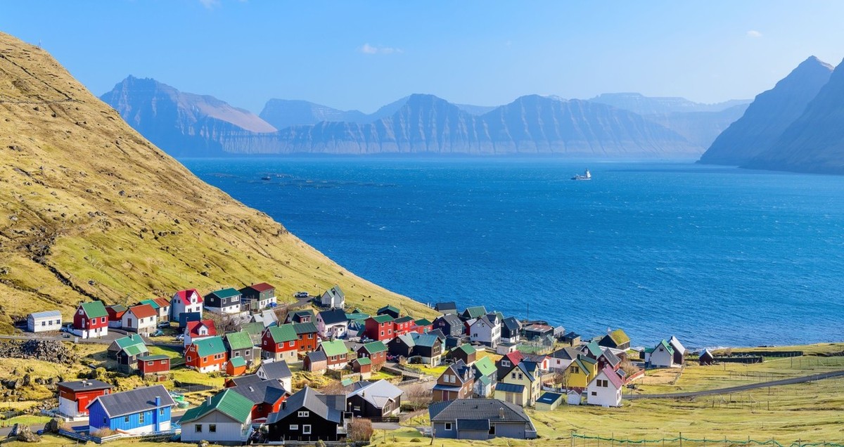 Feture image for 13 Days Luxury Iceland & British Isles Cruise - Edinburgh to Reykjavik