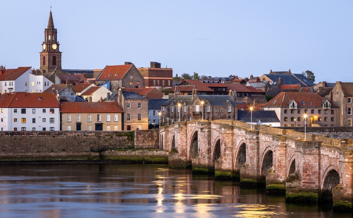 Feture image for 13 Days Luxury British Isles Cruise - Lisbon to Edinburgh