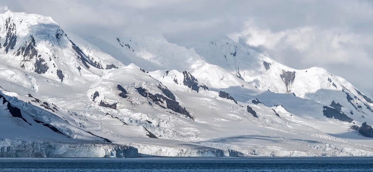 Feture image for 10 Days Luxury Antarctica Expedition - King George Island to King George Island