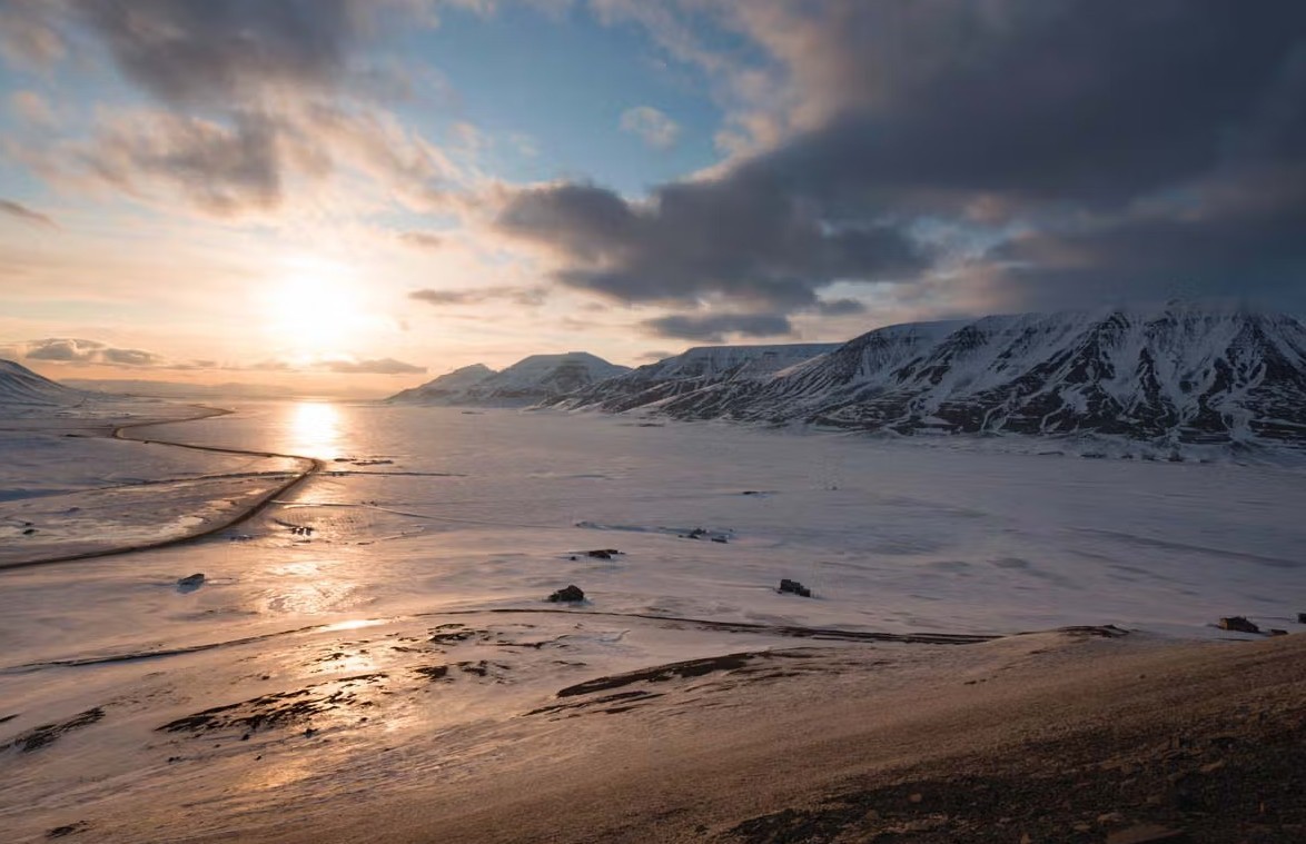 Feture image for 10 Days Luxury Spitsbergen Expedition - Longyearbyen to Longyearbyen