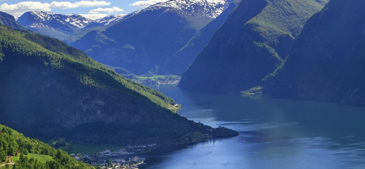 Feture image for Arctic Norway Frontier - Svalbard, Fjords & Oslo