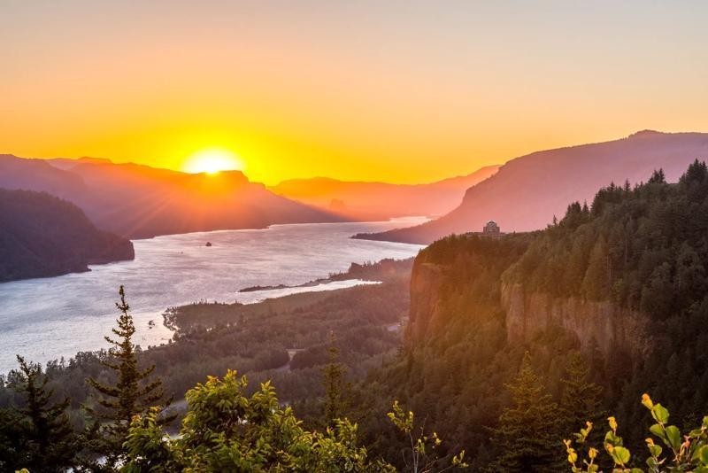 Feture image for Columbia River: Harvests, History and Landscapes of the Pacific Northwest