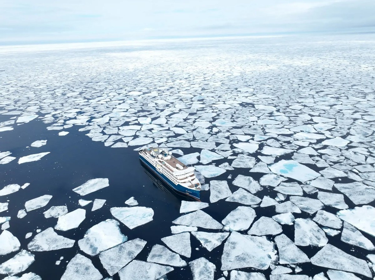 Feture image for Cruise from Iceland to Svalbard