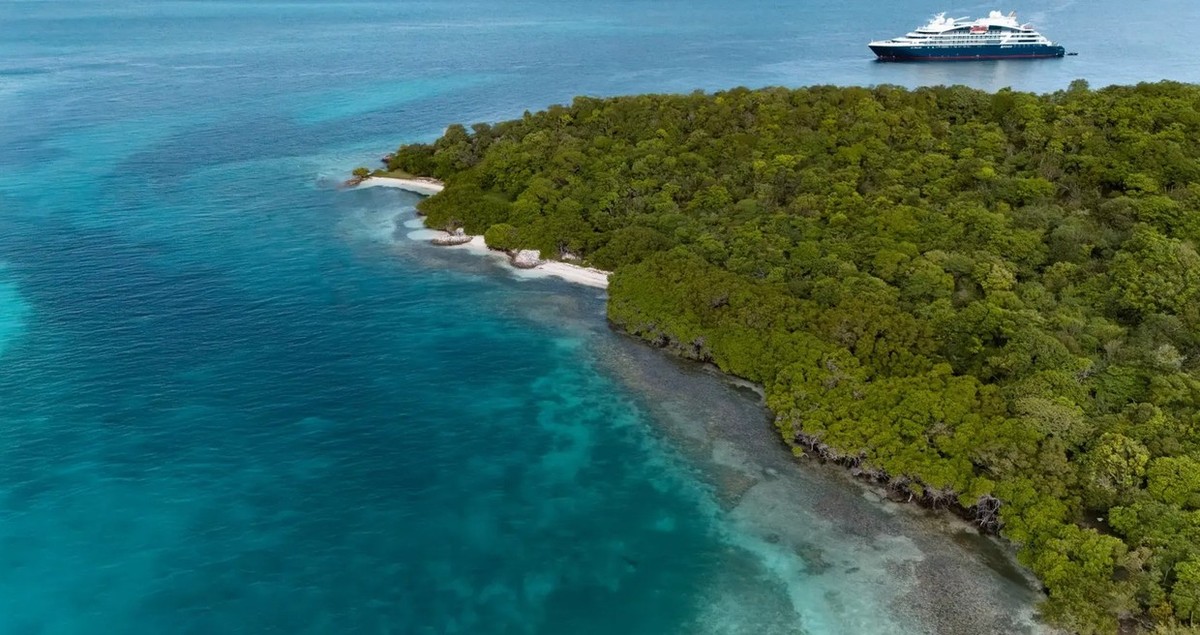 Feture image for Direct Crossing From Mexico to Costa Rica Luxury Cruise