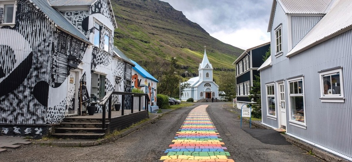Feture image for Expedition to Iceland - Hamburg to Reykjavík via North Atlantic Islands