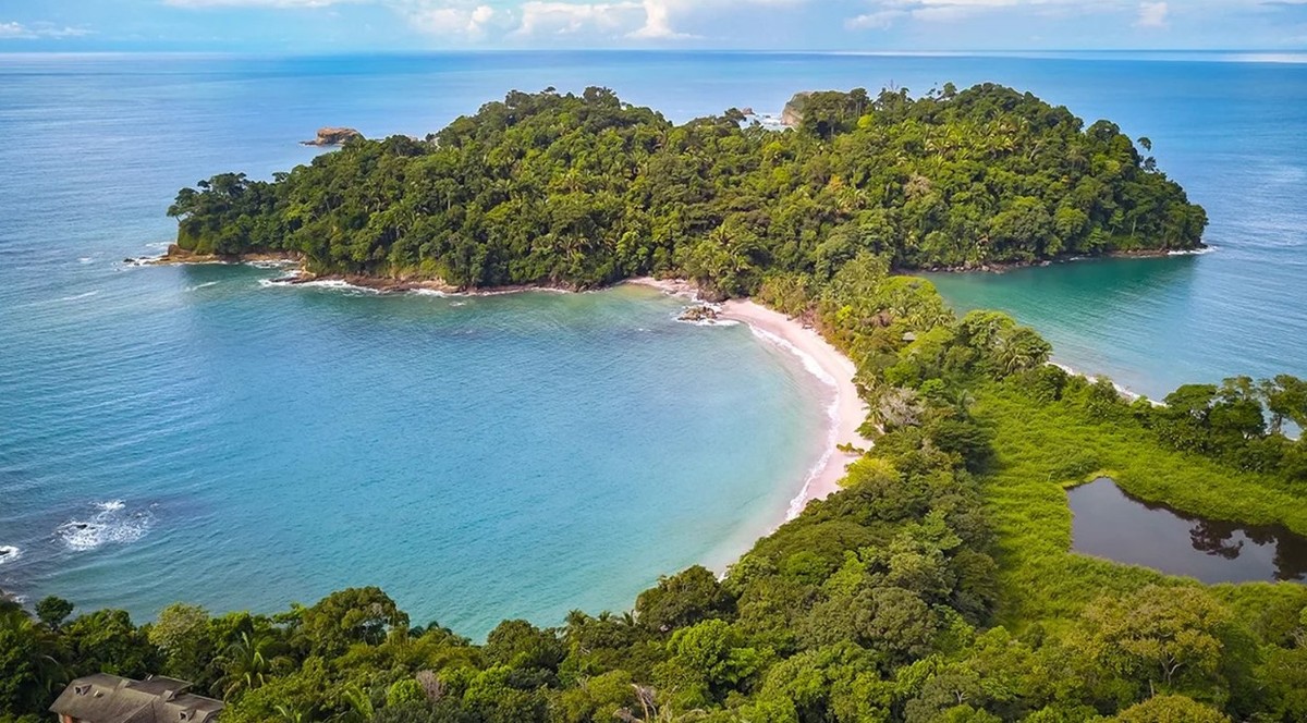 Feture image for Pacific Latin America — Ancient Wonders and National Parks Small Ship Cruise