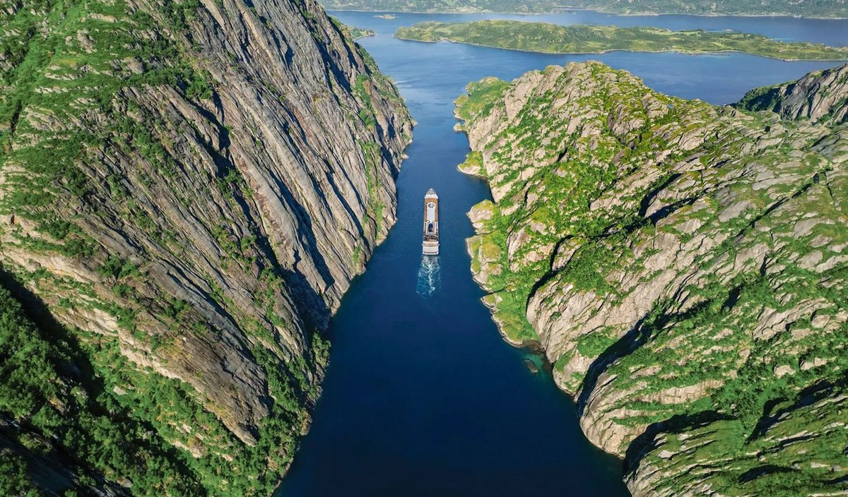 Feture image for Norway and Shetland Islands Small Ship Cruise