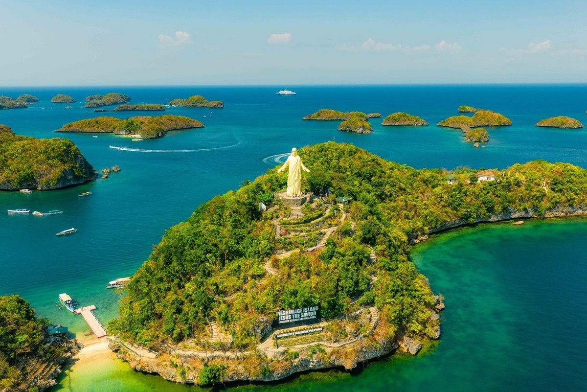 Feture image for Pearls of the Pacific: Exploring the Philippines and Japan
