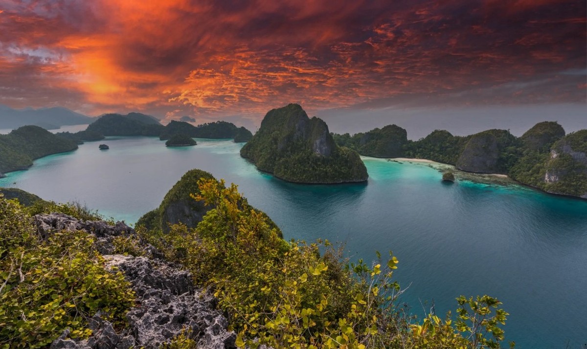 Feture image for Raja Ampat & Spice Islands 11 Days Expedition