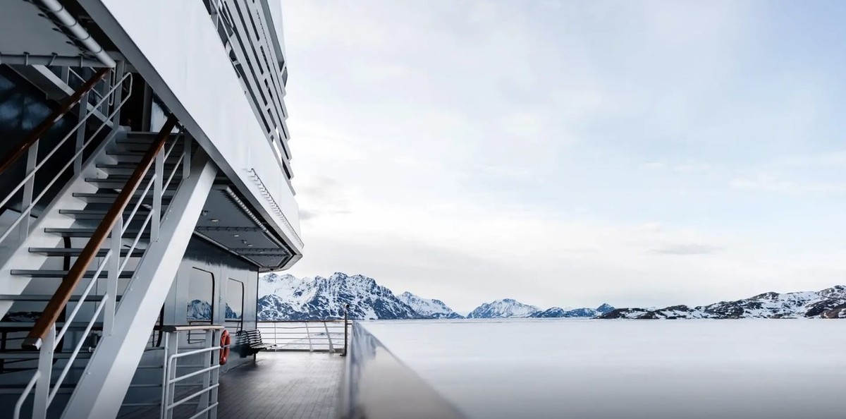 Feture image for The Emperor Penguins of Weddell Sea - 14 Day Luxury Antarctica Expedition Cruise
