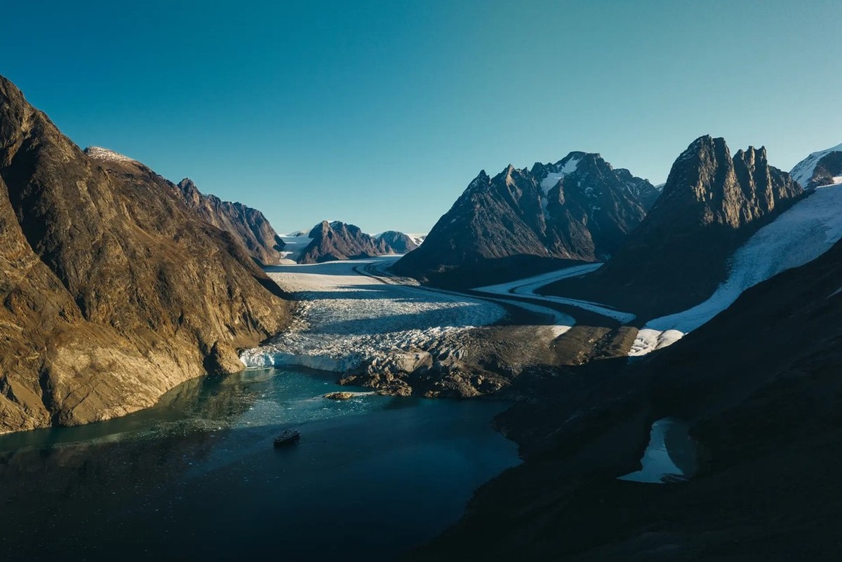 Feture image for Voyage Across the Arctic: Discovering Viking Legends Beneath the Northern Lights